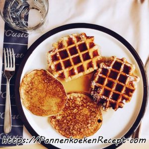 Ontbijt met wafels en pannenkoeken