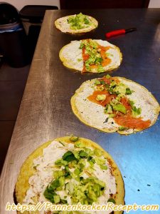 Wraps beleggen met zalf, krabsalade, kipsalade